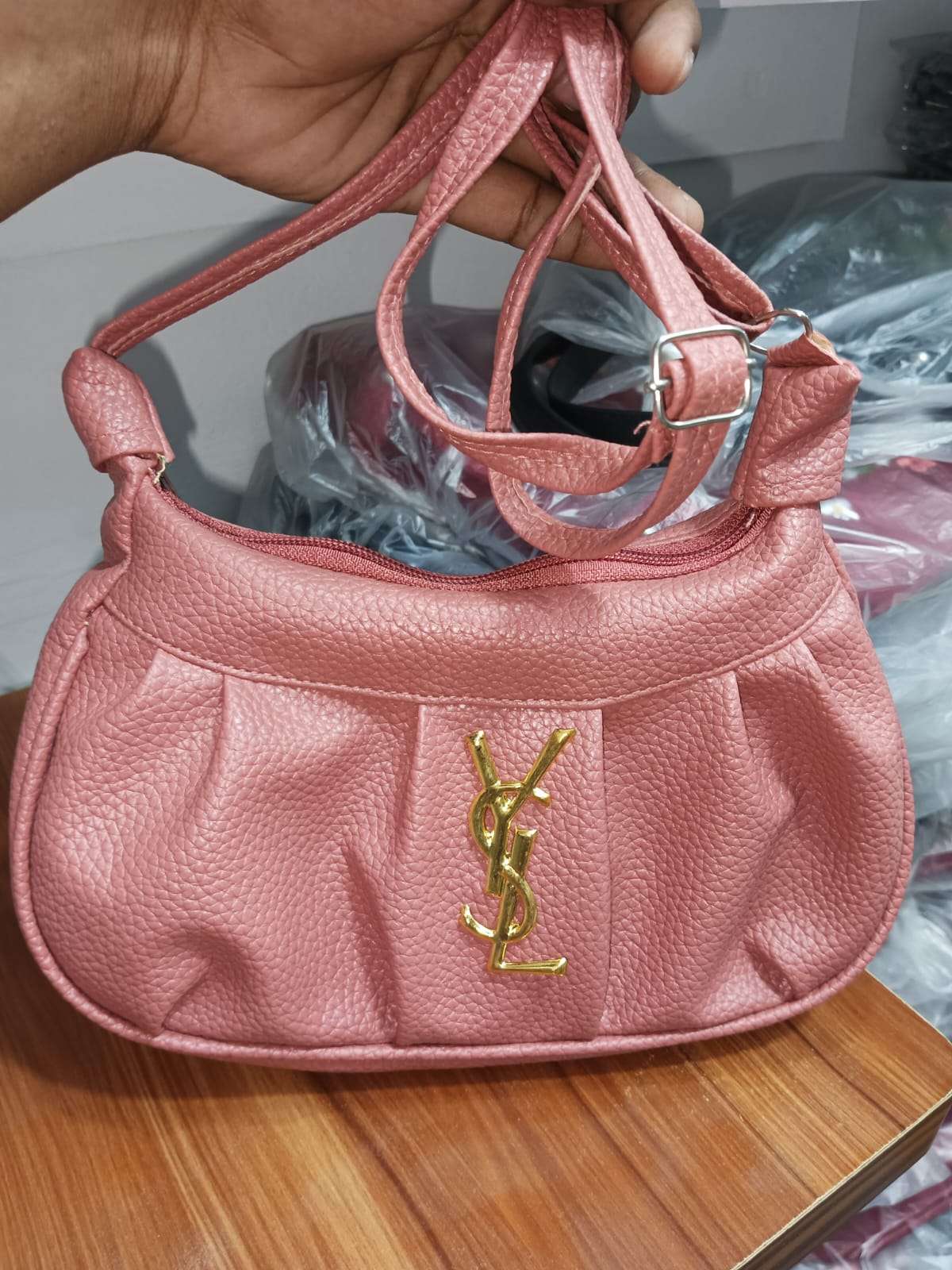 Black Luxe Pleated Shoulder Bag đ¤â¨